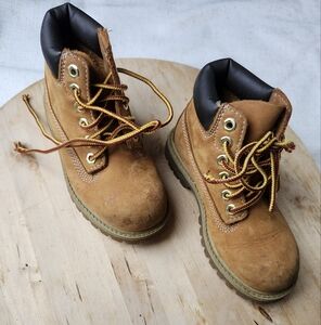 Timberland Tan and Black Boots Rugged Outdoor Footwear